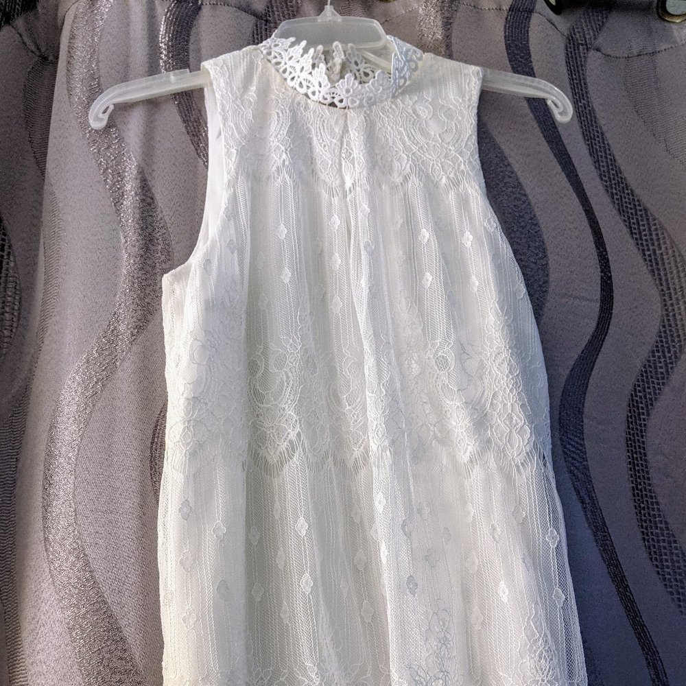 white lace sleeveless top by Ambiance, M